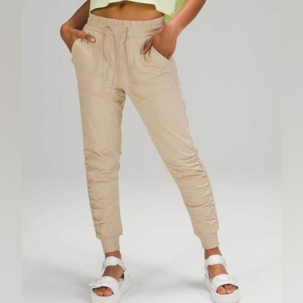Lululemon Beyond the Studio 7/8 Jogger Trench Beige Lined Yoga Size: 6